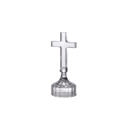 Krzyż kryształowy Bohemia o wysokości 23,5 cm. Przezroczysta figurka z wysokiej jakości szkła kryształowego na ozdobnej, żłobionej podstawie, widok frontalny.
