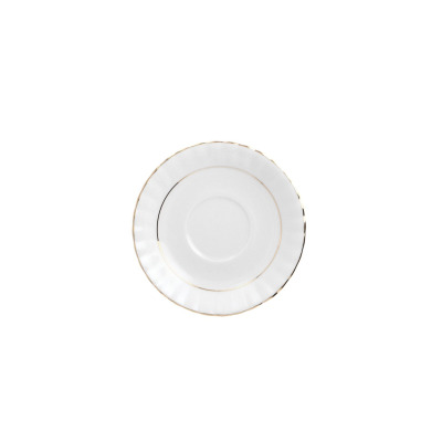 Biały porcelanowy spodek Chodzież Iwona 16 cm z subtelnym tłoczeniem na brzegu, wykończony elegancką złotą linią. Widok z góry na klasyczną zastawę stołową.